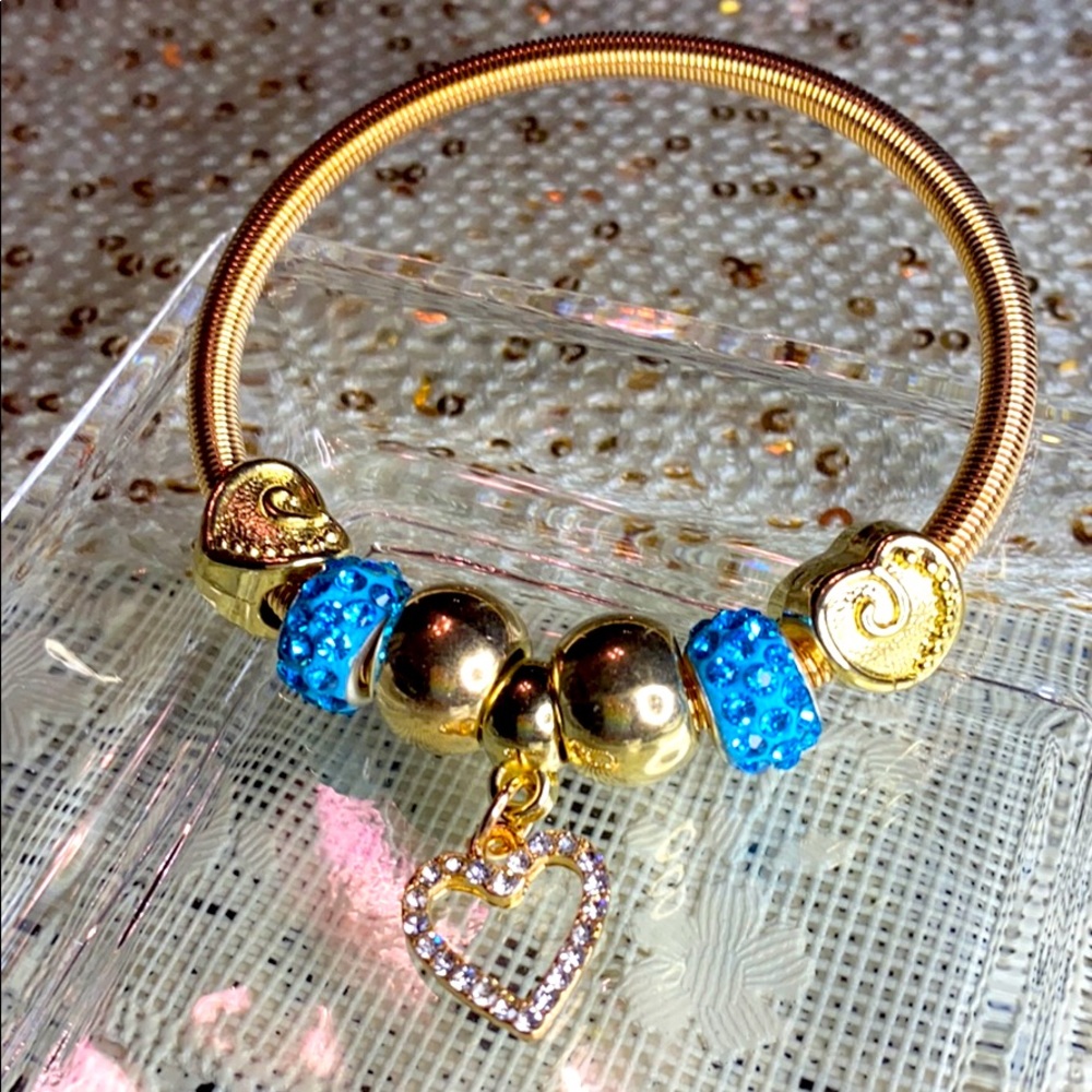 Gold Tone Stretch Bracelet With 7 Charms